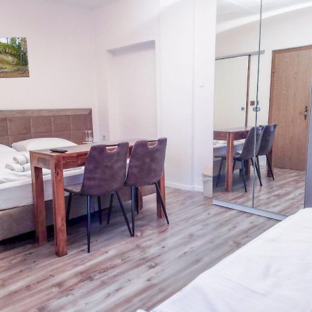 Pension Zum Meridianstein 그뮌트 외부 사진