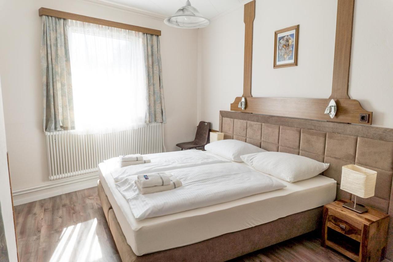 Pension Zum Meridianstein 그뮌트 외부 사진