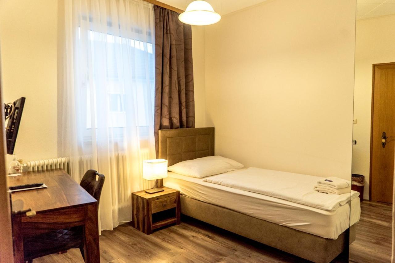 Pension Zum Meridianstein 그뮌트 외부 사진